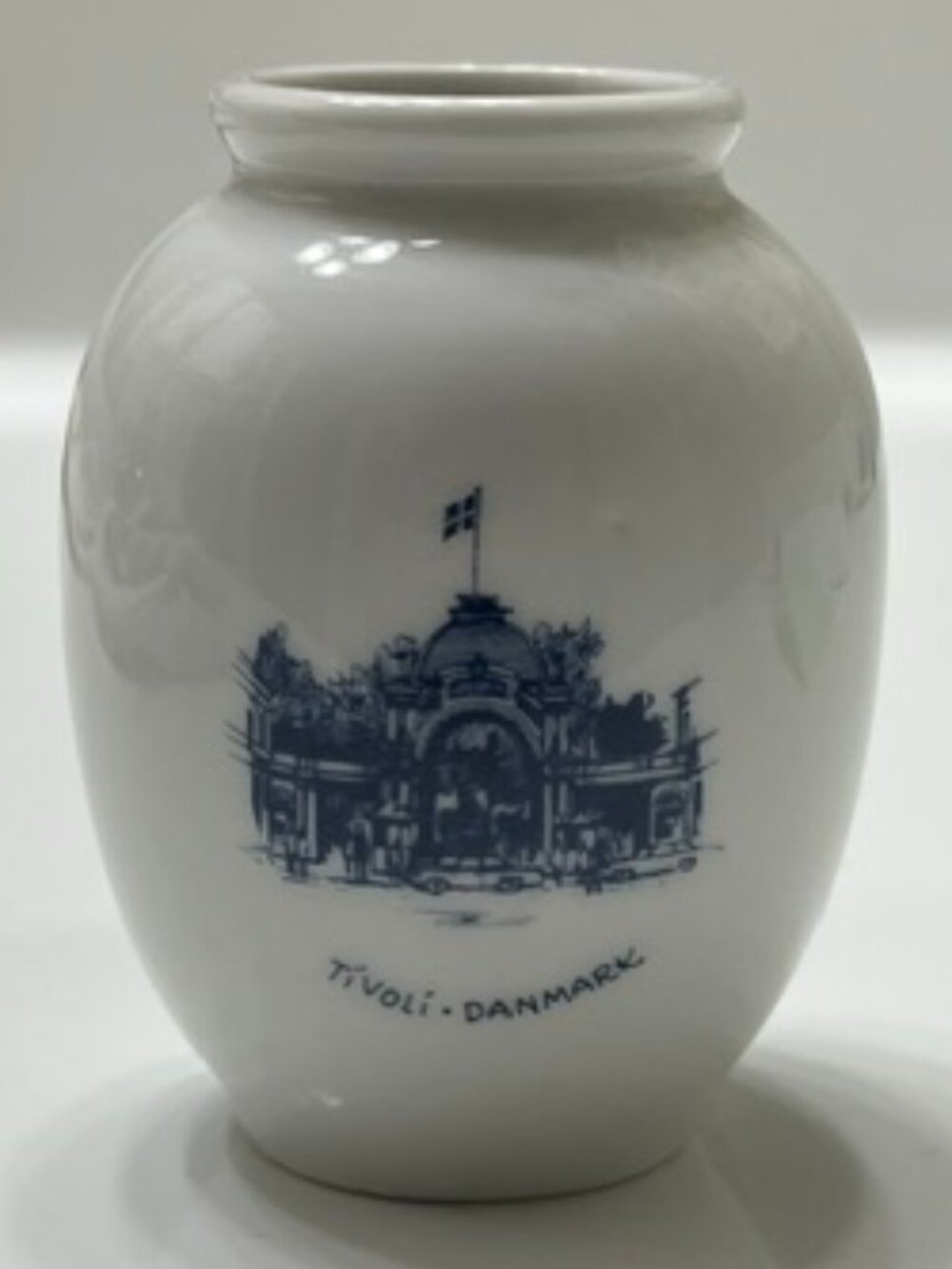 Lise Porcelain bud vase Tivoli Denmark